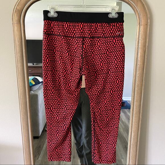 Nike Dri Fit Cropped Leggings Pants Red size M - Picture 6 of 8